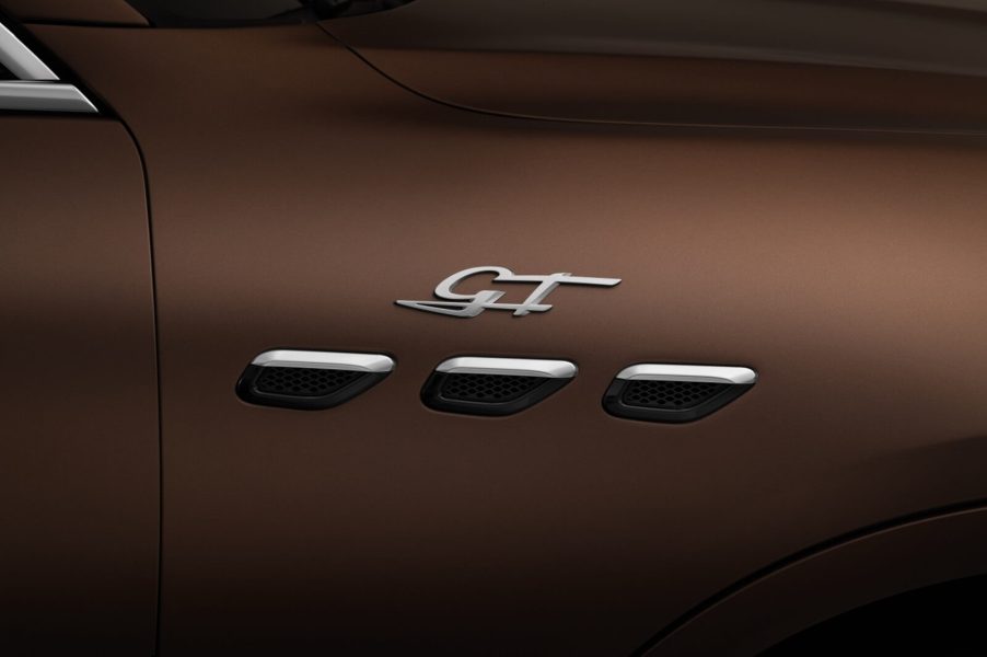 A Maserati Grecale flashes its GT badge.