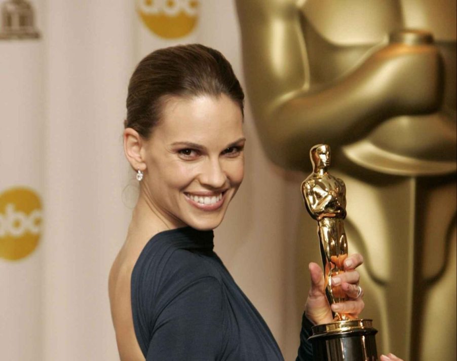 Actress Hilary Swank holds up her Oscar after the ceremony in 2005