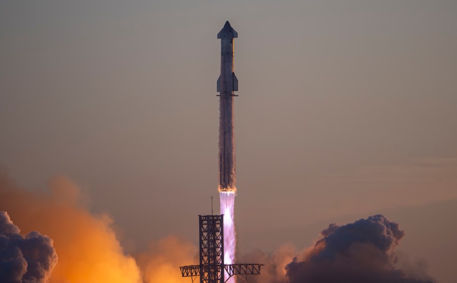 The SpaceX Starship during launch