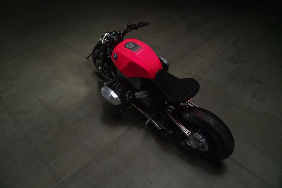 A top-down view of the BMW R20 Concept motorcycle and its pink tank.