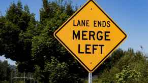 Lane ends sign notifying drivers to zipper merge into the left lane