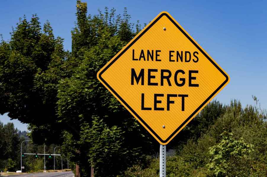 Lane ends sign notifying drivers to zipper merge into the left lane