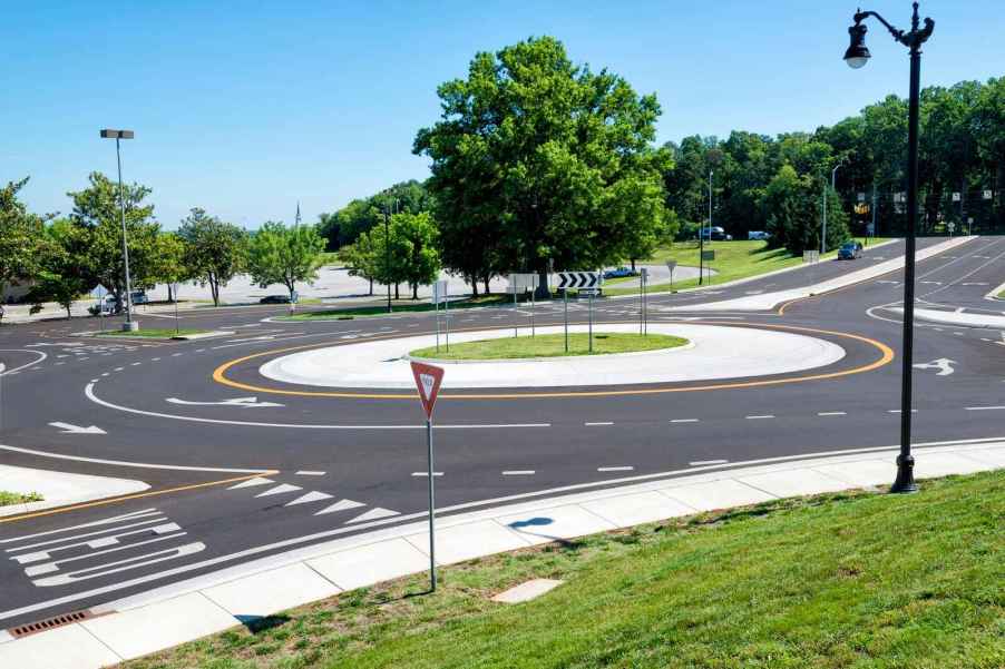 A roundabout traffic circle