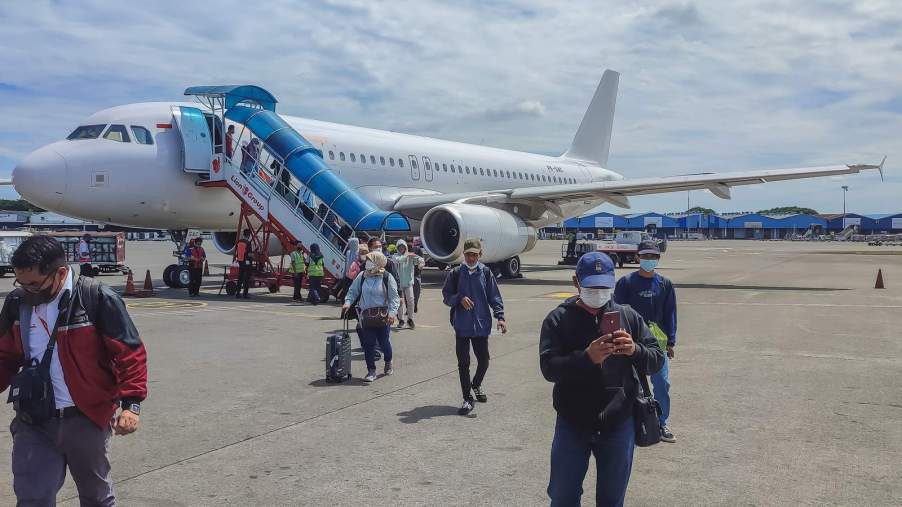 A group of more than 300 plane passengers were recently stranded after the Boeing 777 they were on got stuck in the mud.