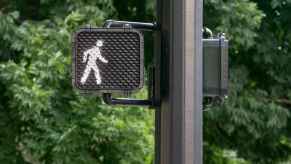 Crossing symbol for pedestrians in a traffic light