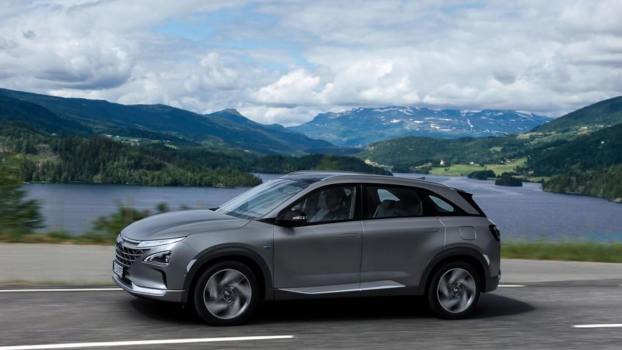 A Hyundai NEXO, the worst-selling car in America, drives up a hill.