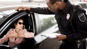 A male police officer gang a female driver a ticket